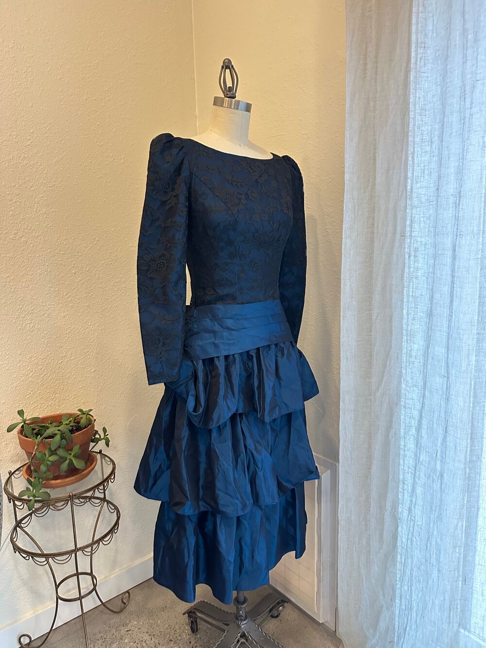 Bianchi Women’s Vintage Size 8 Teal Lace & Satin Tiered Cocktail Dress